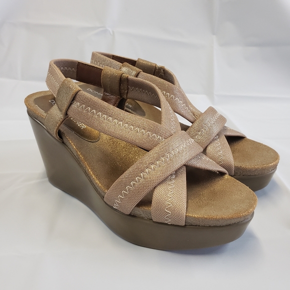 Donald J Pliner Jemm Wedge Sandals Size 6 M Metalic Stretch Natural Gold - Picture 1 of 11